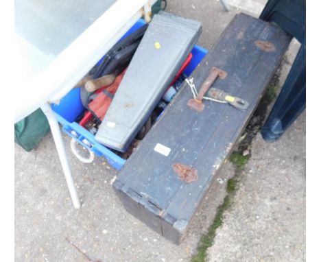 Various hand tools, tool chest, etc. (a quantity) 