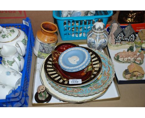 A quantity of china including Country Artist's Barn Owl, Japanese style plate, Royal Worcester 2001 celebration plate, Presin