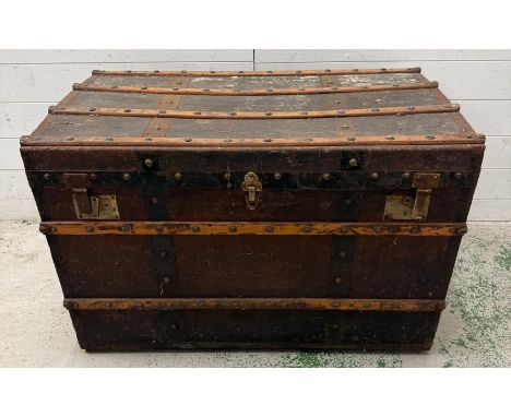 A large wooden banded vintage steamer trunk with brass studs and fittings (H63cm W96cm D55cm)