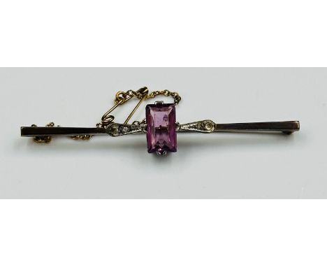 A 9ct gold amethyst bar brooch, approximate weight 3.8g 
