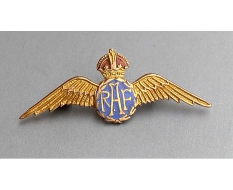 WW2 RAF 9ct gold and enamel sweetheart brooch, wingspan 4.1cm, weight 2.5g 