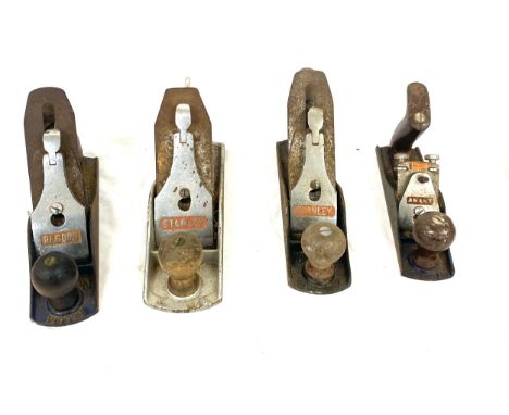 Selection of 4 vintage planes includes Record and Stanley 