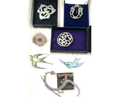 Selection of vintage and later brooches to include silver and enamel bird brooch, St Justins brooches etc 