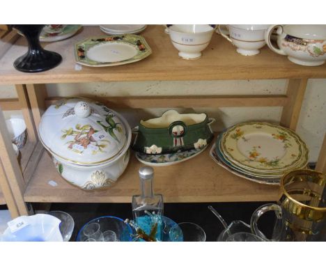 MIXED LOT CERAMICS TO INCLUDE A SPODE STAFFORD FLOWERS COVERED VEGETABLE DISH, CONTINENTAL SECESSIONIST TYPE VASE AND OTHER I