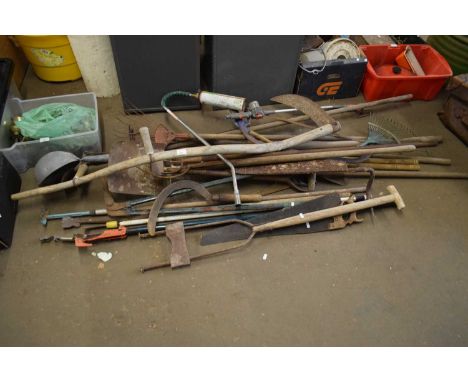 LARGE MIXED LOT VARIOUS GARDEN AND OTHER TOOLS