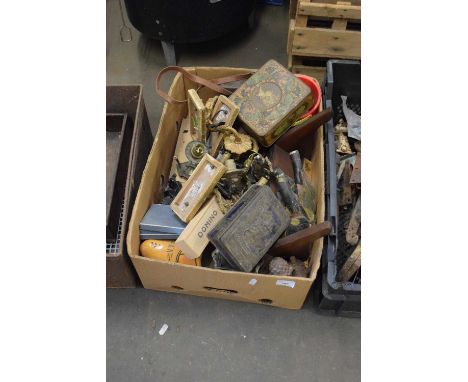 BOX VARIOUS LIGHT FITTINGS AND OTHER ITEMS