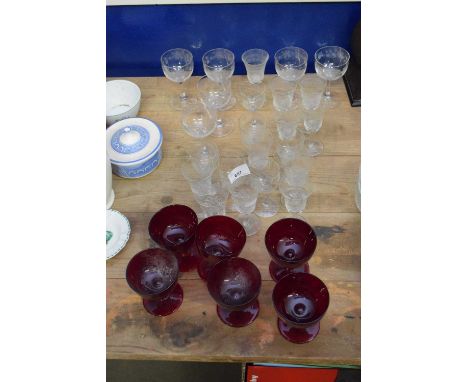MIXED LOT VARIOUS CLEAR GLASS LIQUEUR GLASSES PLUS SMALL RUBY GLASS, WINES ETC
