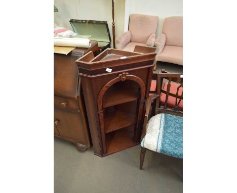 VINTAGE PACKING TRUNK CONTAINING VARIOUS ITEMS TO INCLUDE CUTLERY, PHOTOGRAPHS, ETC