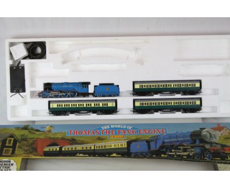 Boxed Hornby OO gauge R137 Thomas the Tank Engine Gordon Passenger Train Set with locomotive and rolling stock, no accessorie