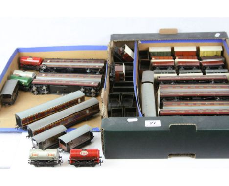 Collection of 52 Hornby Dublo items of rolling stock to include coaches and wagons 