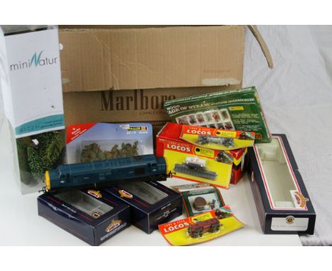 Quantity of OO gauge model railway to include 2 x locomotives featuring Hornby Duchess of Sutherland &amp; boxed Hornby R751 