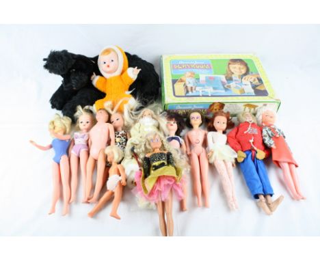 Collection of 60's &amp; 70's Vintage dolls to include 1st Issue Palitoy Action Man, Tressy, Pedigree Sindy Dolls (12 in tota