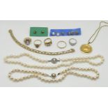 1 Konv. Schmuck GG/WG wohl vollständig 14ct. z.T. mit Diamanten, Perlen, Edelsteinen, 1 gefasste ara