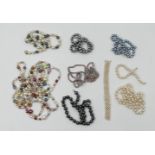 1 Konv. Perlschmuck (echte Perlen und Modeperlen) versch. meist ohne Verschlüsse, je Asp./Tsp. in de