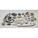 1 Konv. Schmuck Mode/Metall u.a., z.T. mit Perlen, Kunststoff, u.a., je Asp./Gsp.