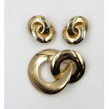 1 Set: Ohrclips und Brosche je CHRISTIAN DIOR, je Metall vergoldet, max. B der Brosche ca. 5,5cm, Or