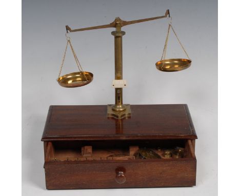 A 19th century mahogany and brass portable beam balance scale, drawer to base enclosing weights, turned handle, 29.5cm wide, 