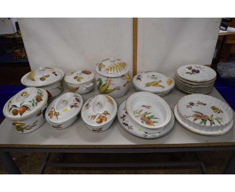 Quantity of Royal Worcester Evesham pattern table wares
