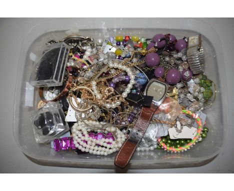 Box of assorted costume jewellery