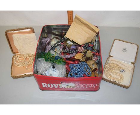 Box of assorted costume jewellery