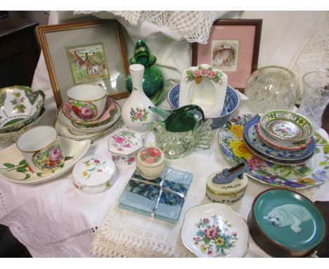 A quantity of pretty vintage linen and glassware to include Art Glass, mixed trinket boxes and floral ceramics, oriental and 