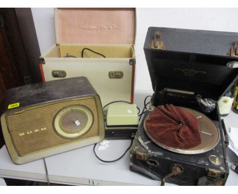 Vintage items to include a table top gramophone, a radio and a sewing machine