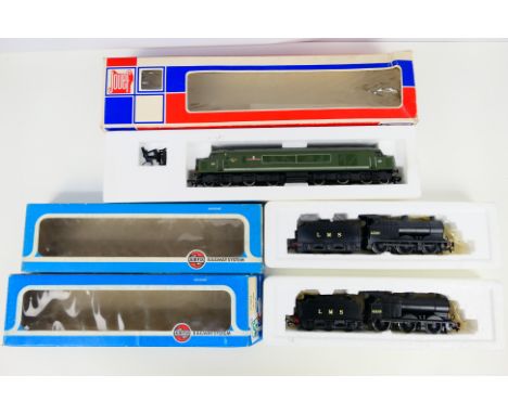 Mainline - Airfix - Three boxed OO gauge locomotives, comprising of Mainline Class 45 Op.No. D49 'The Manchester Regiment' in