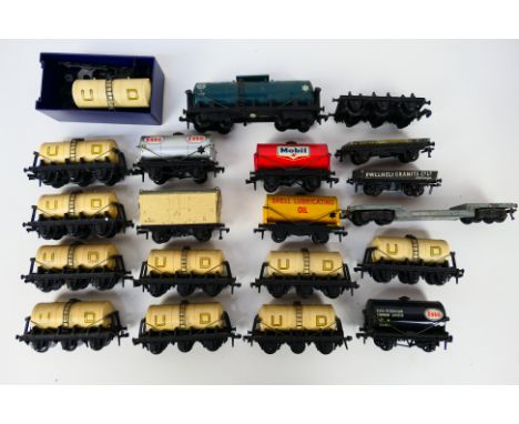 Hornby Dublo - An unboxed collection of Hornby Dublo OO gauge freight rolling stock, mainly tanker wagons. Lot includes Hornb