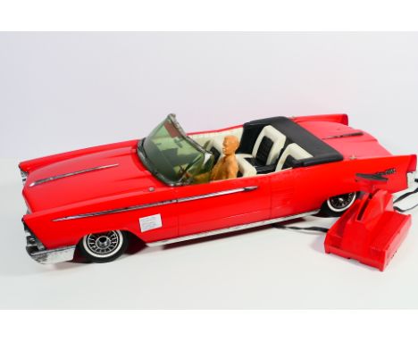 De Luxe - A vintage unboxed 1964 De Luxe Crusader 101 remote control battery operated plastic car. The car measures approxima