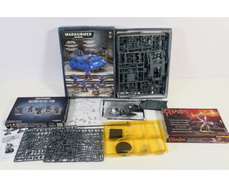 Warhammer - Games Workshop - Citadel - A group of three boxed Warhammer 40,000 model kits. Lot consists of Warhammer #39-10 A