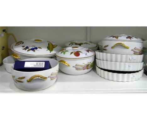 Quantity of Royal Worcester 'Evesham' pattern table and ovenware   