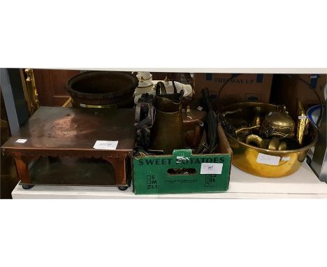 Large quantity of brass and copperware including copper kettle, bellows, horse brasses, trivet, bell, pots, ornaments, a copp