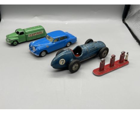 Dinky: Castrol Early Slot, Spot On: Bentley, Pumps, Scalex Ferrari 4.5 