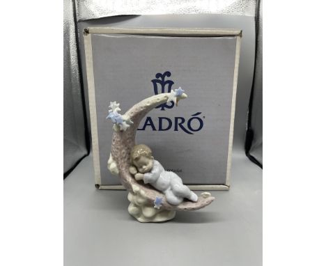 Boxed Lladro Figurine Heavenly Slumber Model 6479 - missing lamp 