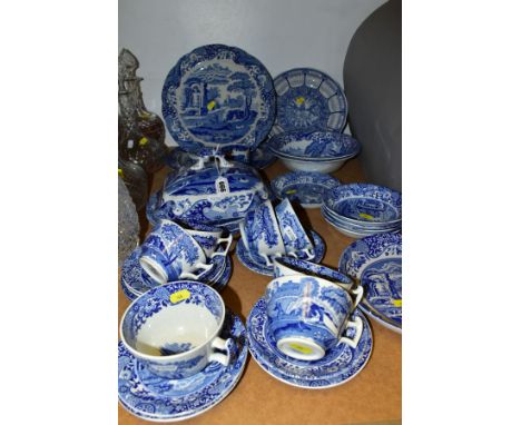 A GROUP OF SPODE ITALIAN DINNER AND TEA WARES, including serving bowls, platters, dessert bowls, tea cups and saucers, two di