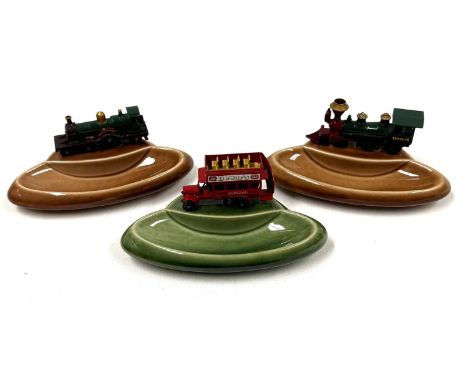 Matchbox Models Of Yesteryear group of 3 x models on Wade Ceramic Ashtrays, including Y-2 London Bus (black wheels), Near Min
