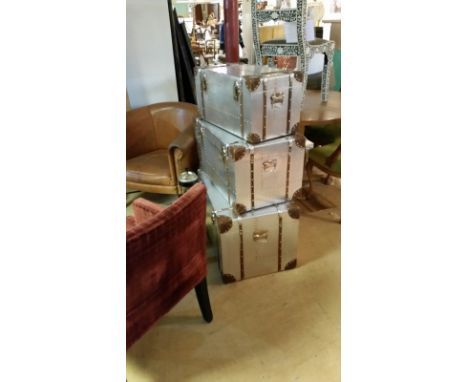 Industrial style metal travel trunk, height/width/depth smallest : 30 x 60 x 30 cm 