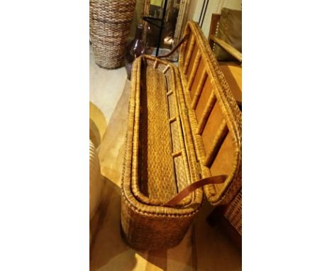 Woven very long casket/bench with inner storage tray, very clean, very solid. Used in Calcot Manor, 150cm long, 42 cm deep, 5