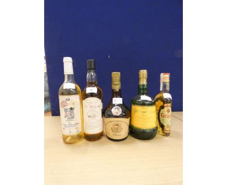 Mixed lot of whisky and liqueurs, To include Te Bheag Connoisseurs blend, 70cl, 40% vol, Grants the family reserve blended wh