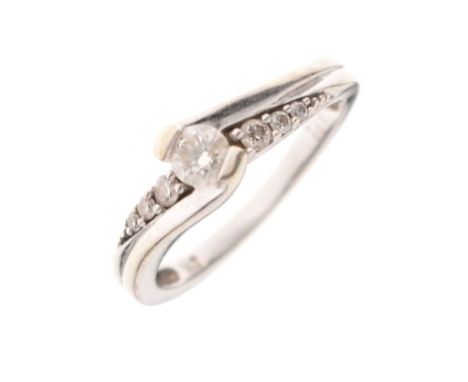 9ct white gold and diamond dress ring, the larger central stone flanked by three graduated stones to each side, size N, 3g gr