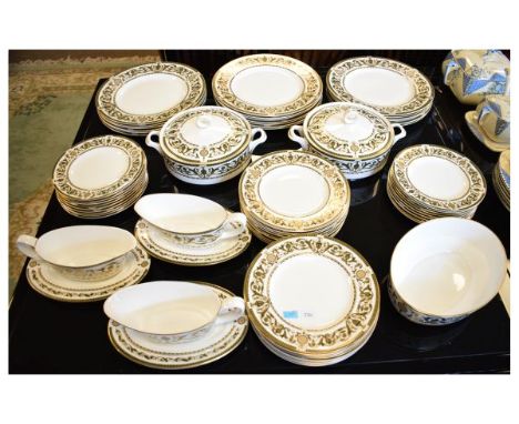Extensive Royal Worcester 'Windsor' pattern dinner service  