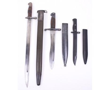 Spanish Bolo Bayonet, with two piece chequered wood grips, housed in its original steel scabbard, single edged blade measurin