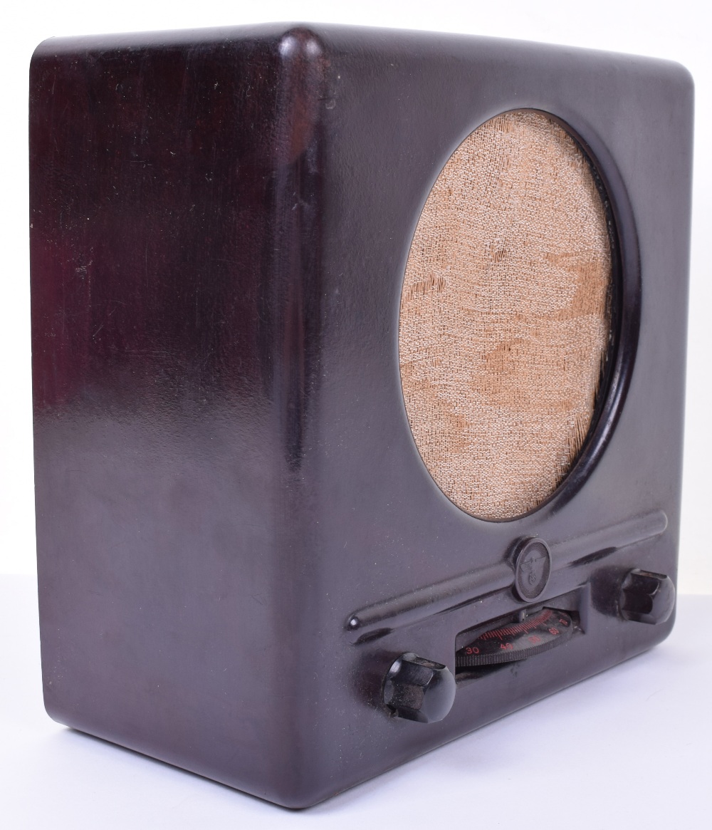 WW2 German Peoples Radio (Volksempfanger), in brown bakelite plastic