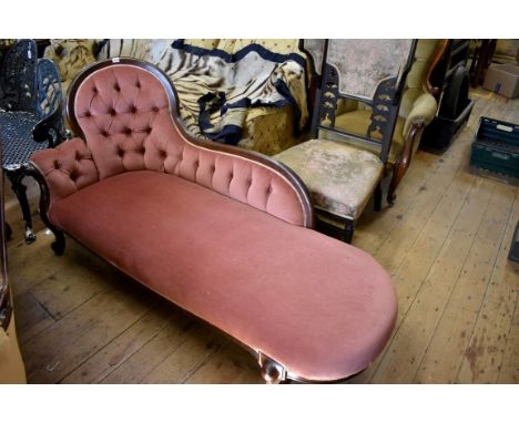 A mahogany and button upholstered chaise longue.&nbsp; 
