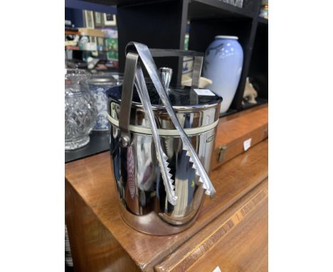 NAILSEA STYLE CRANBERRY GLASS CARAFE, 31cm high, along with an ice bucket and tongs, a woodwork sculpture and a Spanish ceram