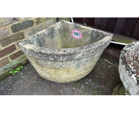 A RECONSTITUTED STONE CORNER PLANTER, 43CM (H) X 62CM (W) X 45CM (D) / ALL LOTS ARE LOCATED IN SL0 9LG, REGRETFULLY WE DO NOT