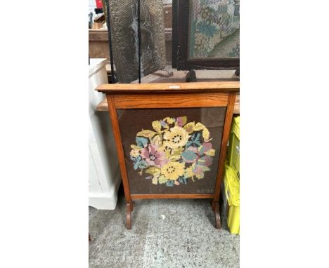 TAPESTRY SCREEN DEPICTING FLOWERS WITH A WOODEN FRAME 57 X 79CM / ALL LOTS ARE LOCATED IN SL0 9LG, REGRETFULLY WE DO NOT OFFE