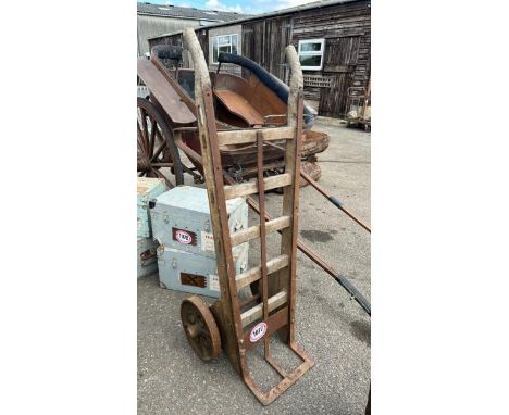 A VINTAGE SLINGSBY TRUCKS SACK BARROW WITH CAST IRON WHEELS AND AXLE, 142CM (H) / ALL LOTS ARE LOCATED IN SL0 9LG, REGRETFULL