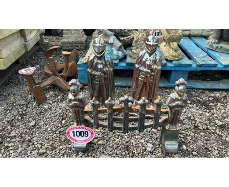 A CAST IRON FIREPLACE TOOL STAND AND FRONT, DEPICTING TWO KNIGHTS, 37CM (H) X 40CM (W) / ALL LOTS ARE LOCATED IN SL0 9LG, REG