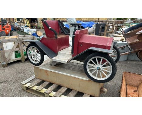 A VINTAGE ELECTRIC CHILDRENS CAR RIDE / ALL LOTS ARE LOCATED IN SL0 9LG, REGRETFULLY WE DO NOT OFFER SHIPPING, BUYERS MUST CO